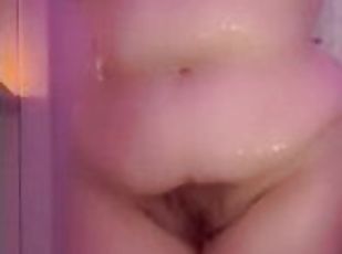 bañando, tetas-grandes, pezones, amateur, regordeta, regordeta-chubby, desnudándose, con-piercings, ducha, a-solas