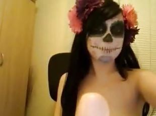 Skull Candy Hottie Shows Her Amazing Body
