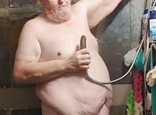 DavidBigBottom takes a shower