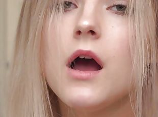 store-patter, onani, gammel, fisse-pussy, teenager, fingering, køkken, liderlig, blond, 18-årige