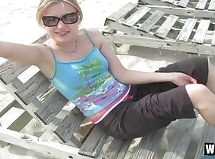 Dirty-minded blonde provides a mind-blowing blowjob to a sticky don...