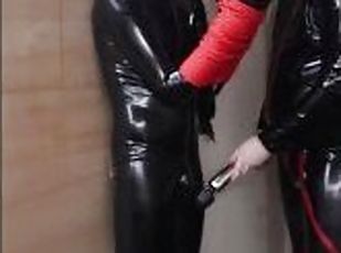 amatori, gay, bdsm, sex-in-grup, fetish, latex, bondage, baietel, masca, cauciuc