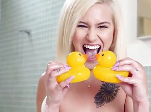 Lad helps blonde to get out of bath to give her a deep fuck