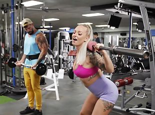 Sporty blonde MILF Elana Bunnz wants to be fucked after working out