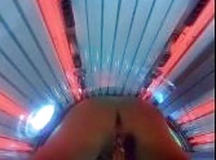Thick milf takes her bbc dildo to the tanning salon & squirts all o...