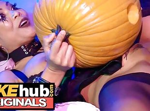 Fakehub Originals - Pumping the pumpkin before Halloween Thai girl ...