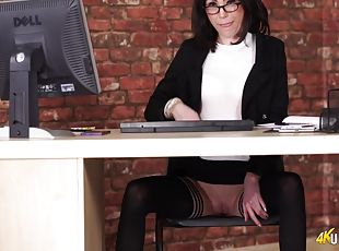 kantor, sekretaris, jenis-pornografi-milf, stocking-stockings, inggris, seorang-diri, berambut-cokelat