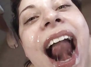 gros-nichons, amateur, ejaculation-sur-le-corps, ados, hardcore, maison, gangbang, hirondelle, trio, petite-amie