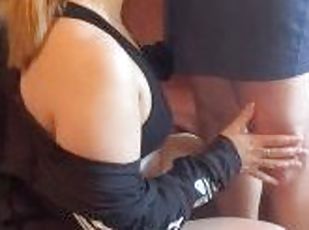 ????Sports girl in a cap prefers to give a blowjob and sits on a di...