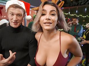 Cute Christmas babe Roxie Sinner gets fucked well
