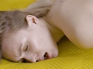 masturbation, orgasme, chatte-pussy, jouet, blonde, petite, solo, érotique, tatouage, petits-seins