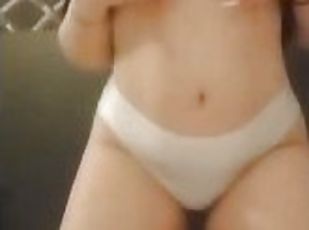 gros-nichons, mamelons, vieux, amateur, ados, sale, jeune-18, plus-agée, seins, fétiche