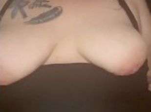 masturbación, orgasmo, coño-pussy, amateur, madurita-caliente, regordeta, regordeta-chubby, a-solas, tatuaje, piernas