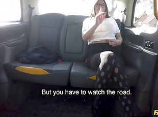 Bootylicious slut in ripped tights gets properly fucked in the car