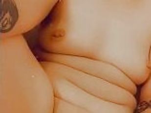 masturbation, orgasme, giclée, amateur, milf, jouet, ejaculation, percé, solo, goth