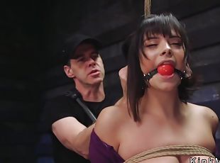 cur, tate-mari, adanc-in-gat, bdsm, slclav, sex-in-trei, inceandu-se, bondage, bruneta