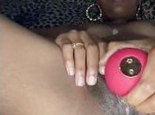 masturbación, orgasmo, coño-pussy, squirting, amateur, negra-ebony, madurita-caliente, juguete, primera-persona, bonita