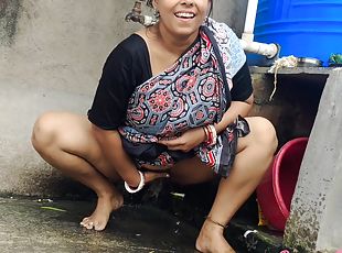 di-luar, kencing, isteri, amateur, gadis-indian, solo, rambut-perang