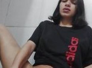 Linda Garota Do Porhub Faz Sexo Com Um Vibrador Gigante No Banheiro...