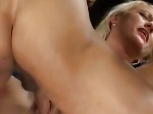 Sexy Blond In Gymn Pussy Fucked By Stud In Dark Glasses After He Li...