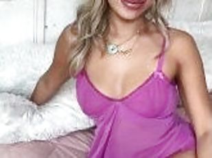 Luna Luxe Strips Off Pink Nightdress And Plays With Herself For You