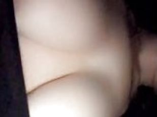 gros-nichons, masturbation, mamelons, amateur, naturel, percé, seins, solo