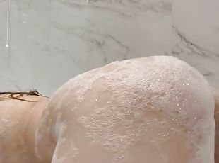 Squirting and masturbating in a bathroom with a lot of bubble bath