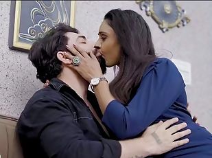 Tharki Boss Ne room renter ladki ko pel diya  Boss fucking his hous...