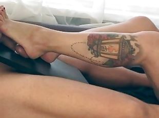 amaterski, hardcore, bdsm, noge, hlapčevanje, jajca, z-nogo, dominacija, femdom, tattoo