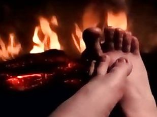 Warming my Feet up to give you a nice HOTT Footjob NO HEADPHONES RE...