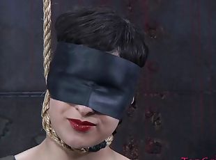 bdsm, slave, bondage, femidom, smæk, bind-for-øjnene