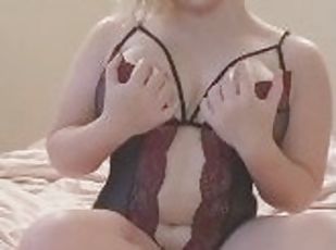 gros-nichons, masturbation, mamelons, amateur, babes, ados, blonde, seins, solo