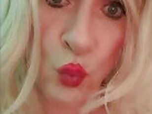 Sissy Kiss bimbo