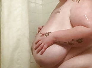 SSBBW in the shower – saggy tits