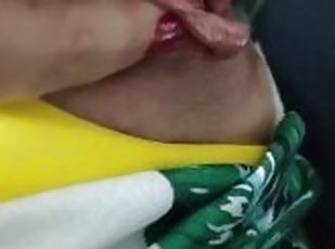 clítoris, masturbación, orgasmo, público, coño-pussy, squirting, con-los-dedos, cachonda, baño, guapa