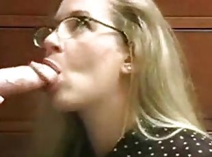 Innocent looking MILF gets an oral creampie