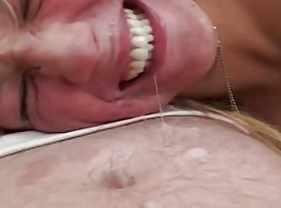 gros-nichons, masturbation, amateur, fellation, ejaculation-sur-le-corps, jouet, maison, allemand, branlette, rétro