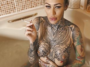 baden, groß-titten, erotisch-mutti, spielzeug, briten, dusche, allein, rauchen, brunette, tattoo