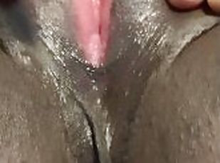 cur, clitoris, paroasa, masturbare-masturbation, orgasm, pasarica, amatori, negresa, milf, negru