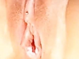 cur, clitoris, masturbare-masturbation, batran, orgasm, pasarica, tasnit, negresa, jucarie, fundulet