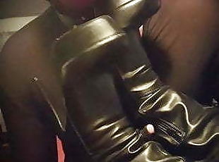 bdsm, lingerie, fétiche, latex, humiliation, bottes, femme-dominatrice, talons-hauts