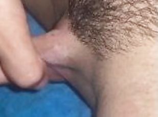 Coming out of the shaved I can't stand it and I masturbate thinking...