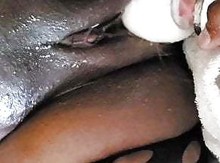 klitoris, masturbácia, orgazmus, pička, striekanie-squirt, vyzreté, milfka, čierne, prstovanie, ponožky