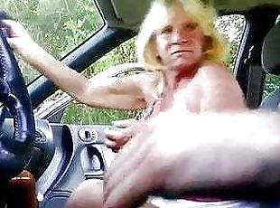 en-plein-air, fellation, granny, voiture, ejaculation