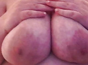 gros-nichons, énorme, masturbation, mamelons, belle-femme-ronde, naturel, webcam, seins, brunette