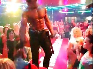 fête, amateur, sexe-de-groupe, femme-habillée-mec-nu, danse, musclé, club, réalité