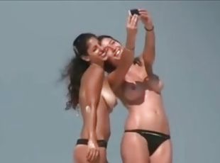 tettone, allaperto, amatoriali, ragazze-giovani, lesbiche, videocamera, spiaggia, voyeur, beccati, brunette