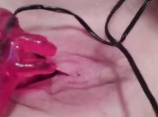 Hardcore solo clip of a chick toying her shaved coochie