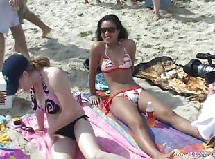 Hot Babes Showing Their Hot Bodies In Sexy Bikinis