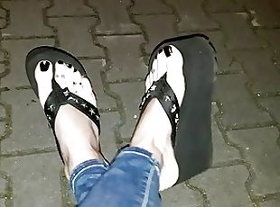 extreme flip flops and extremely sexy feet